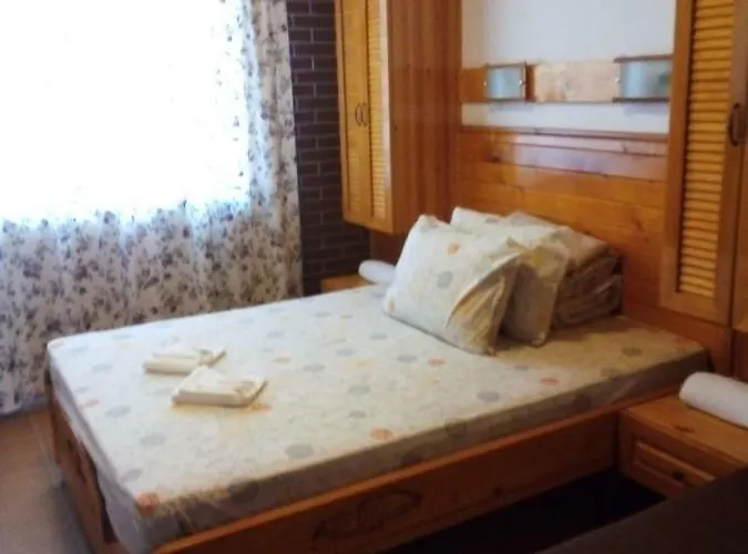 Doctor's House Πανσιόν Sinemoretz